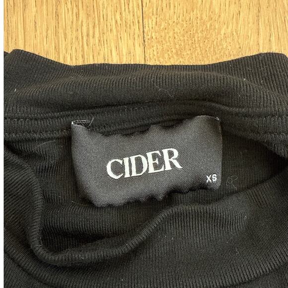 Cider - Round Neck Rose Graphic Ruched Crop Tank in Black & White - Picture 2 of 4